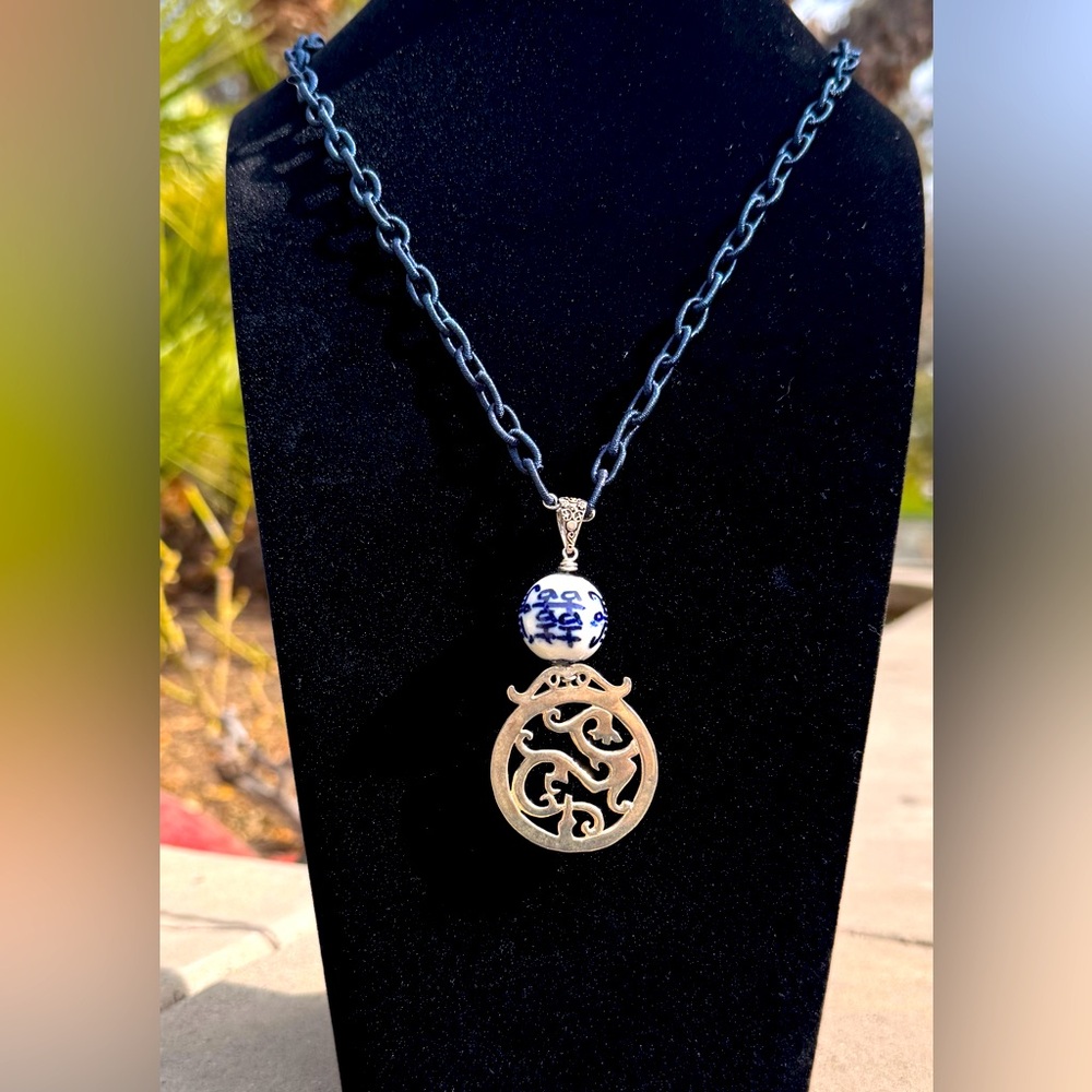 LONG NAVY BLUE ASIAN ART INSPIRED SILVER MEDALLION NECKLACE